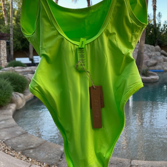 SKIMS Scoop Neck One Piece - Limited Edition Neon Green 🔥💚 Sold Out Online! - Picture 6 of 6